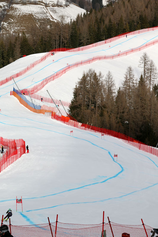 ����� ����