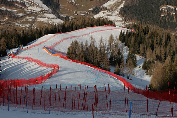 ����� ����