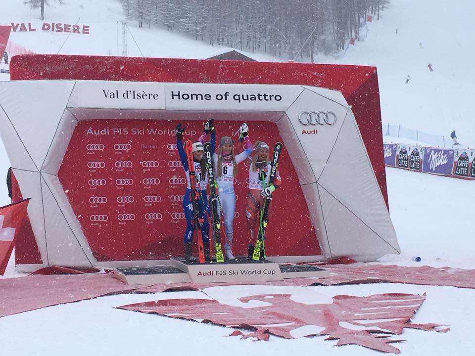 ����� ����