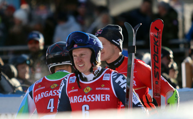 ����� ����