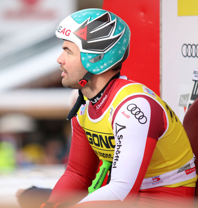 ����� ����