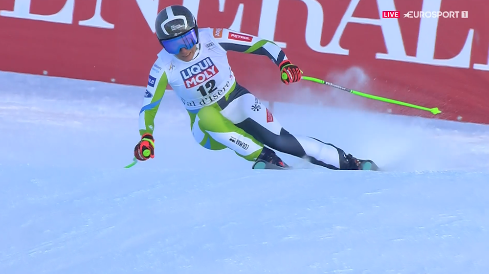 ����� ����