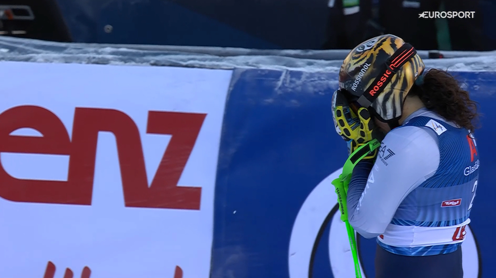 ����� ����