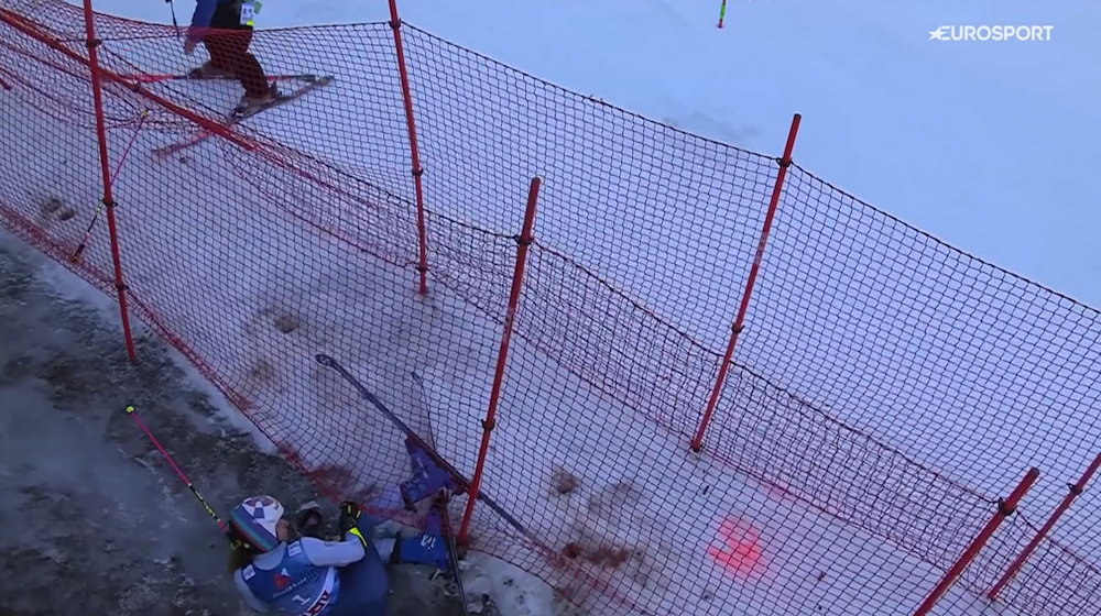 ����� ����