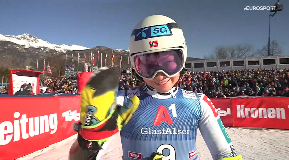 ����� ����