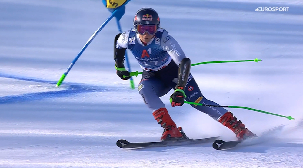 ����� ����