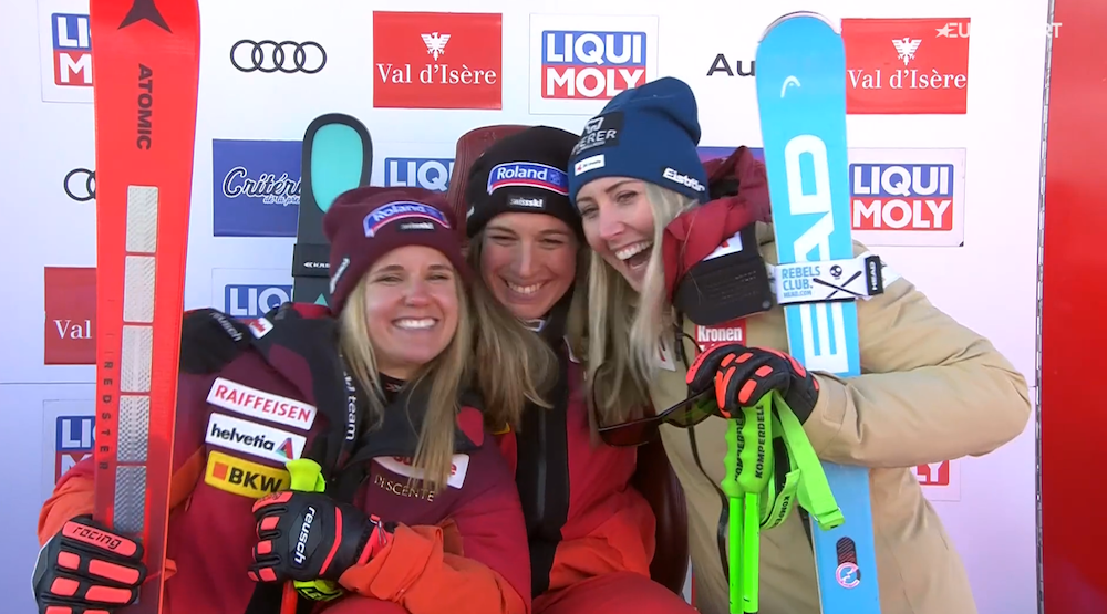 ����� ����