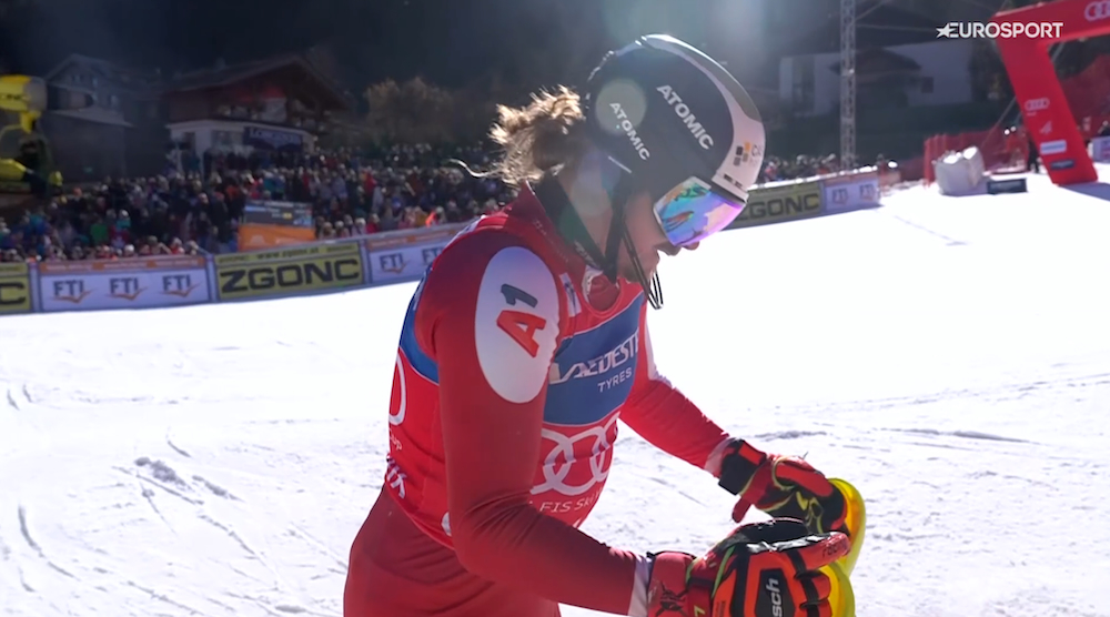 ����� ����