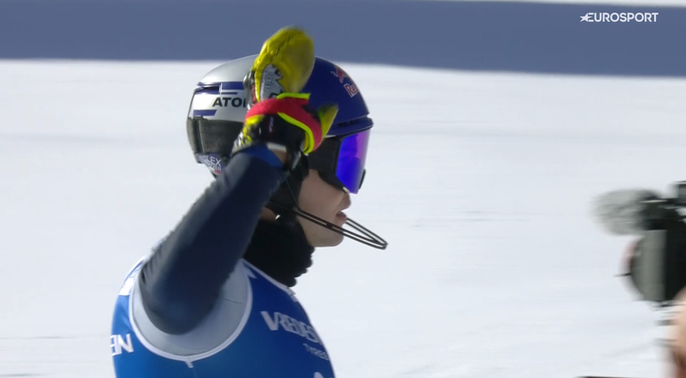 ����� ����