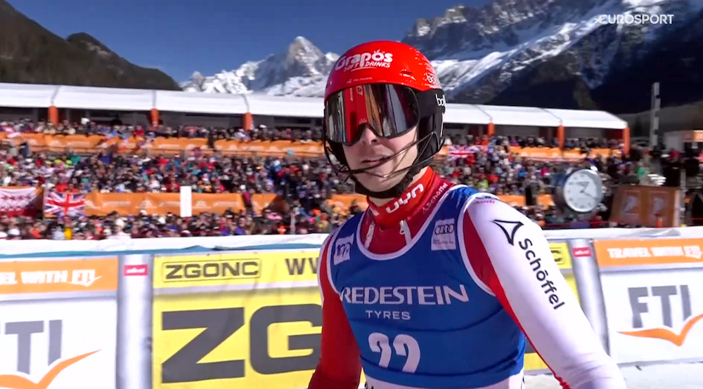 ����� ����