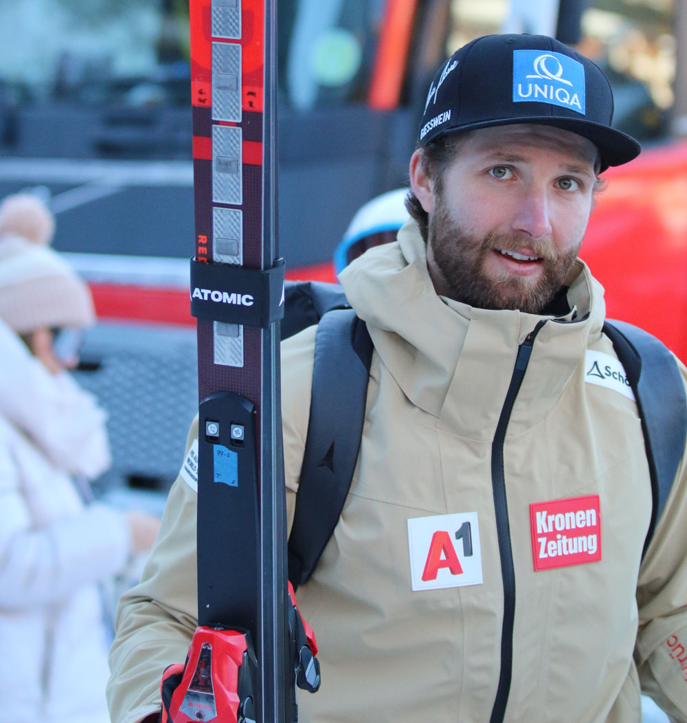 ����� ����