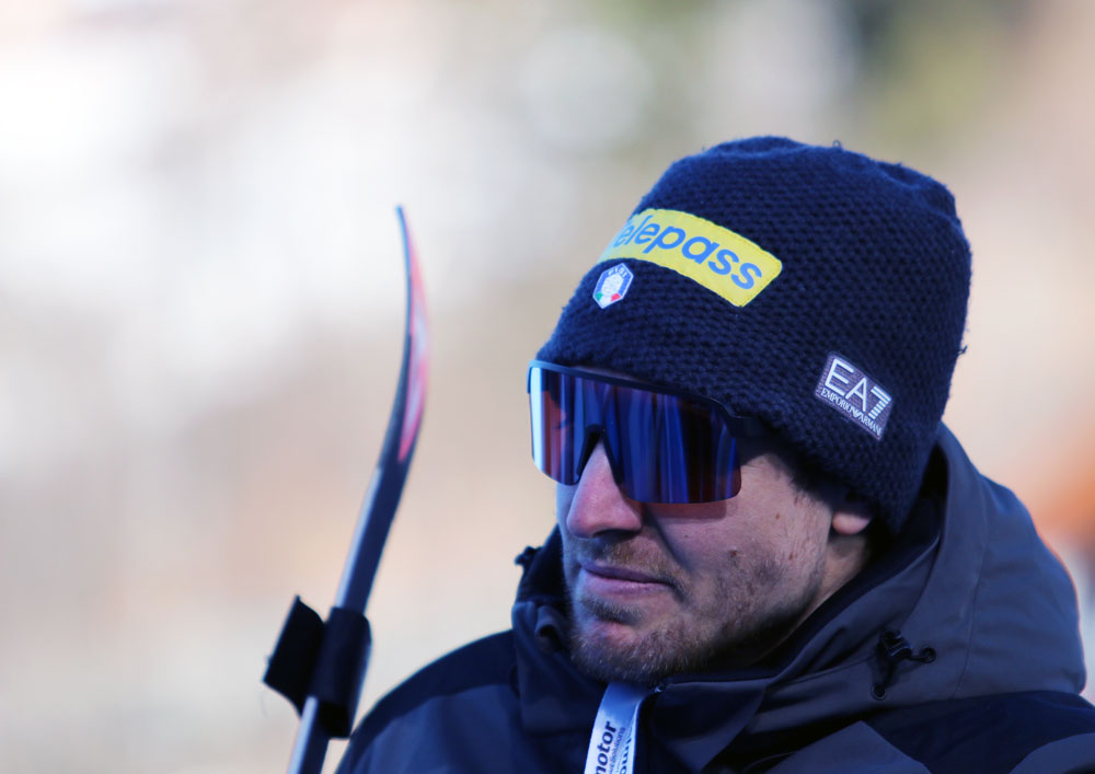 ����� ����