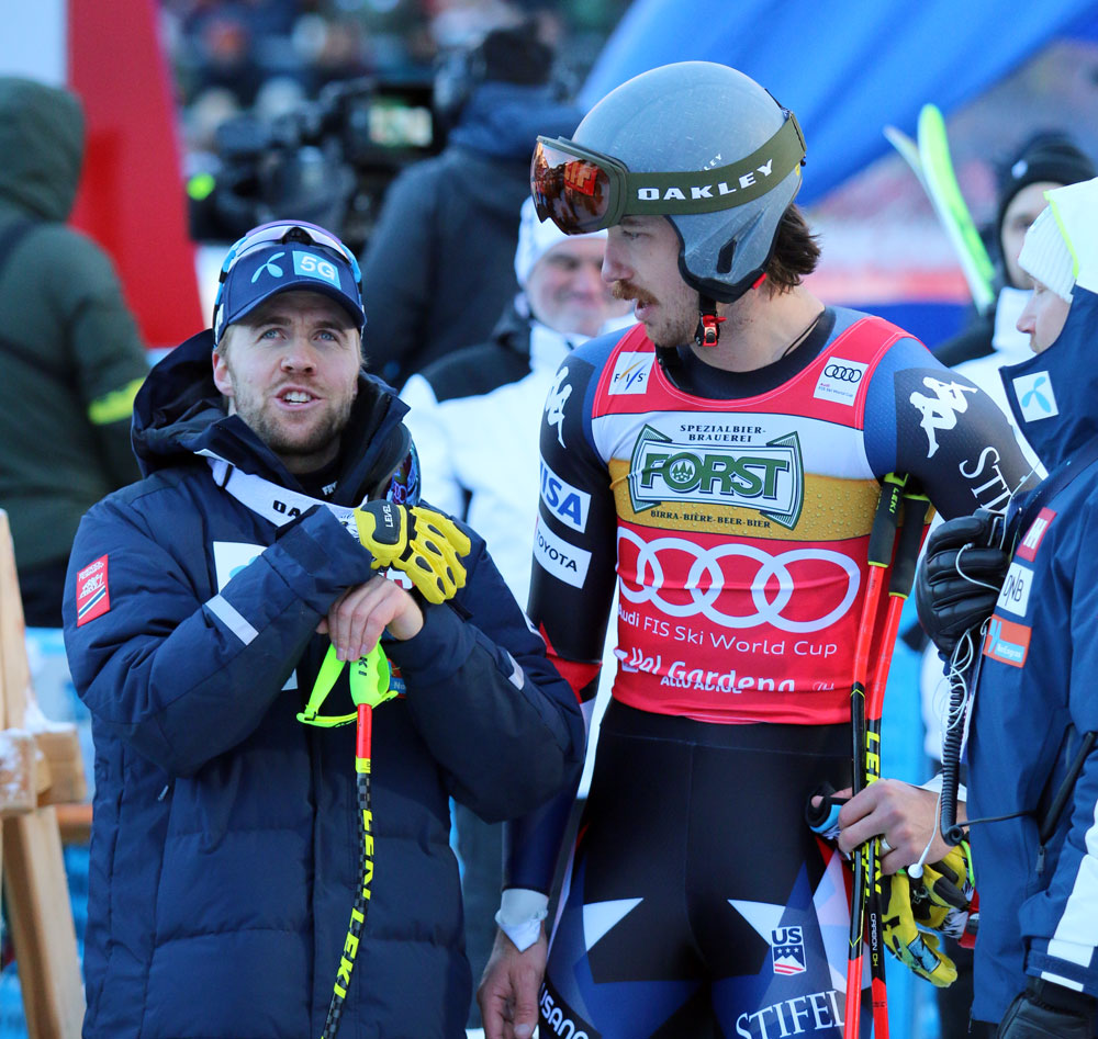 ����� ����