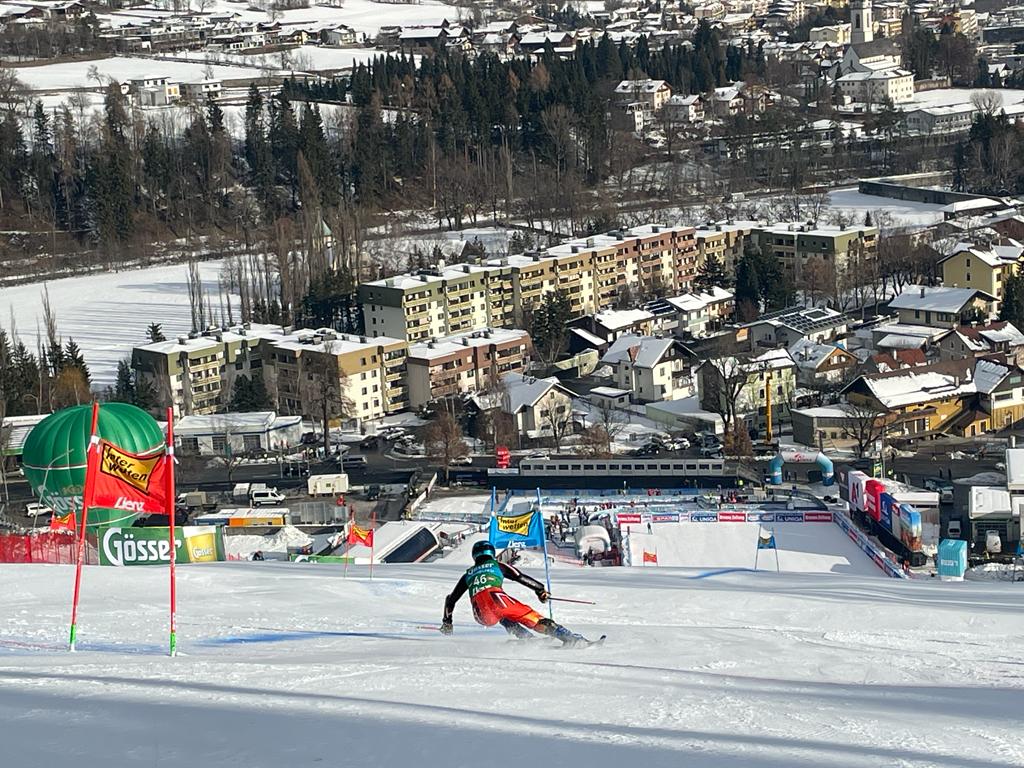 ����� ����