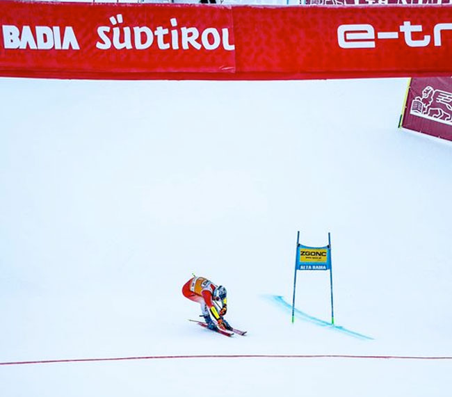 ����� ����