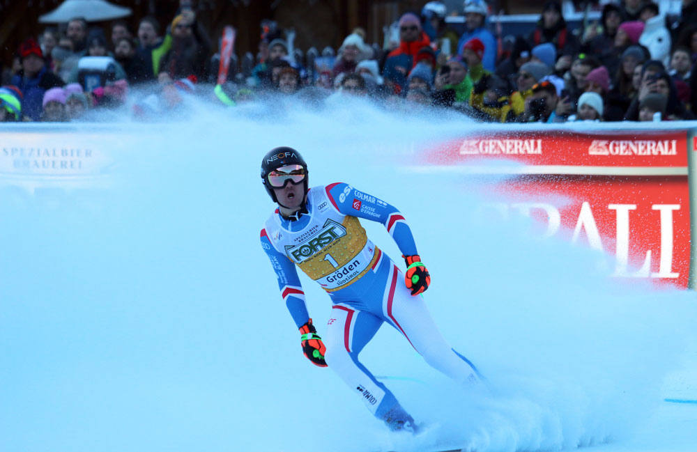 ����� ����