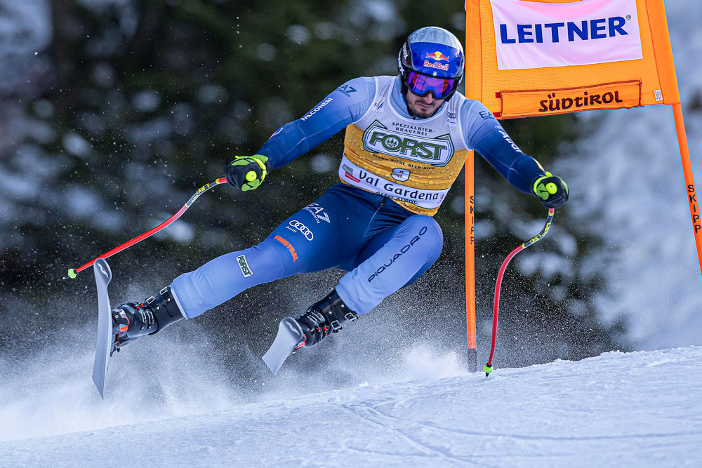 ����� ����