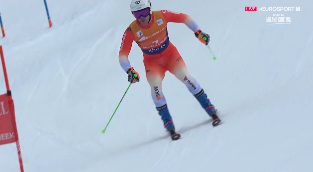 ����� ����