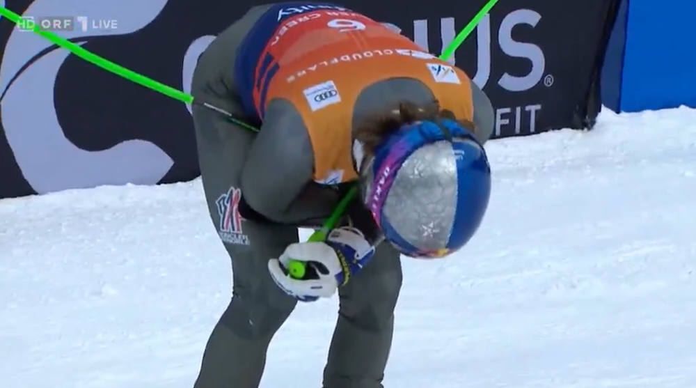 ����� ����