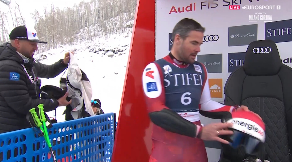 ����� ����