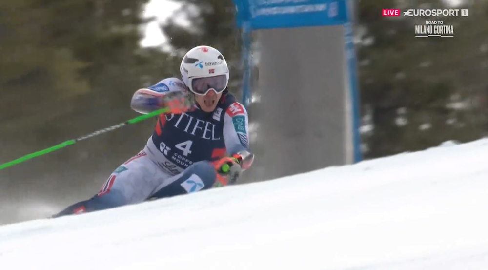 ����� ����