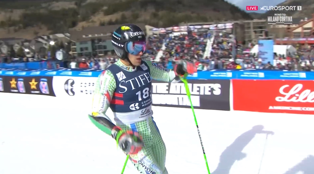 ����� ����