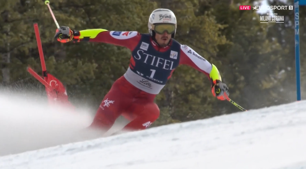 ����� ����