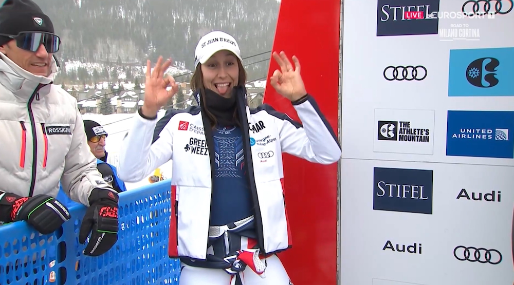 ����� ����