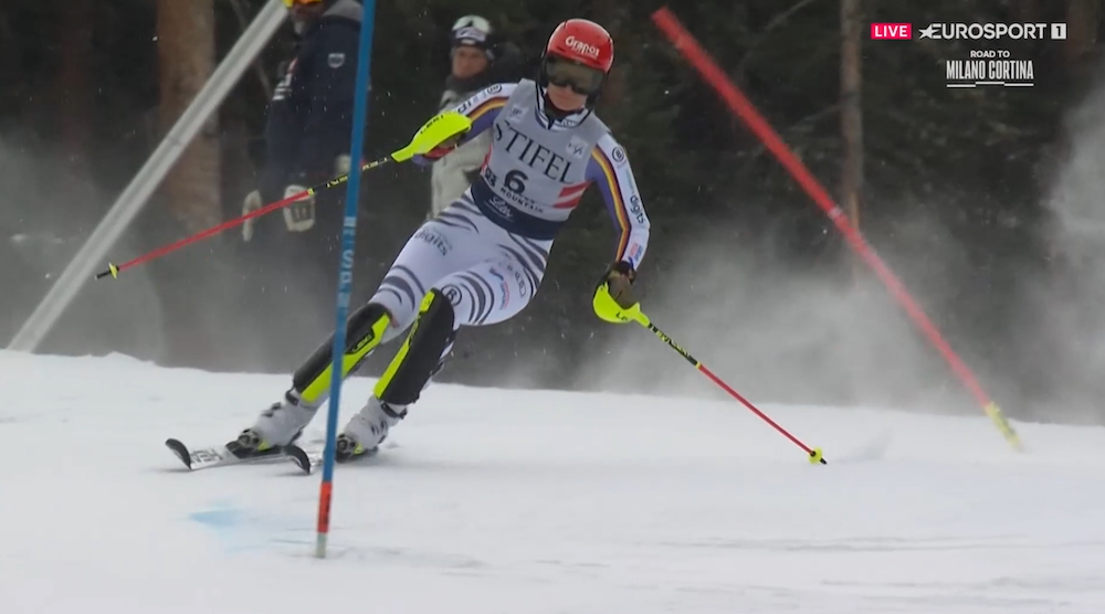 ����� ����