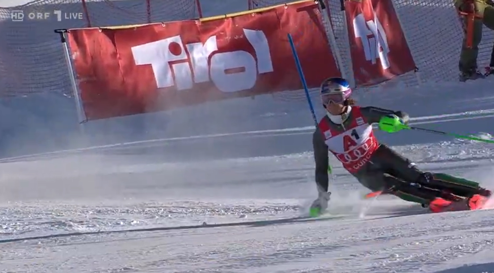 ����� ����