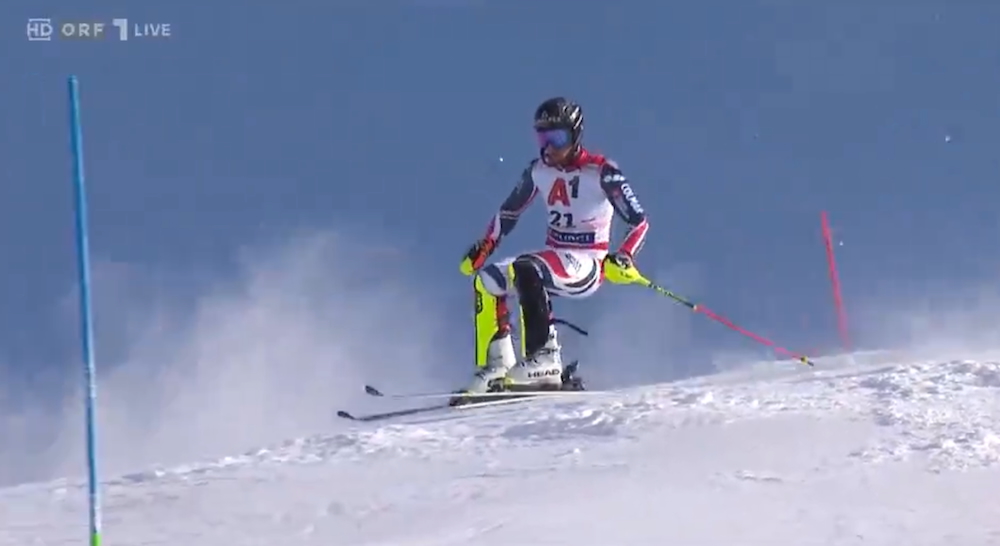 ����� ����