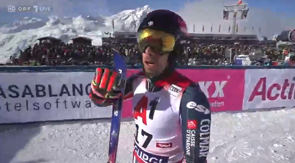 ����� ����