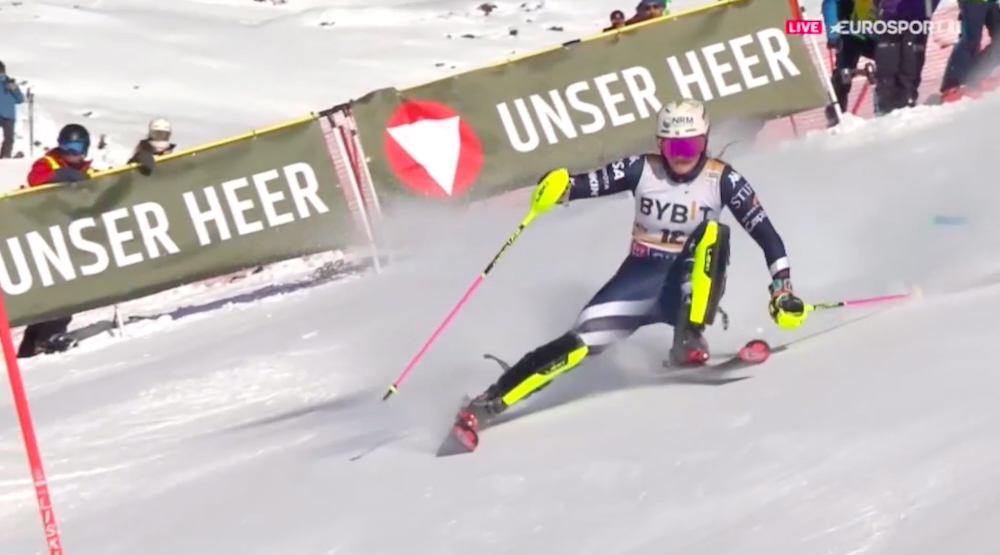 ����� ����