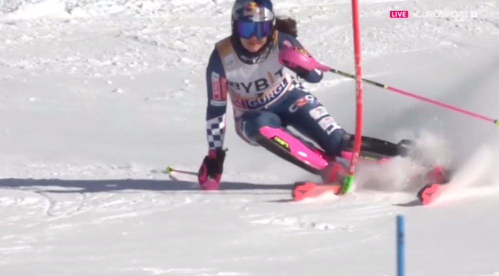 ����� ����