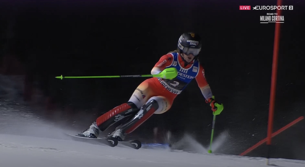 ����� ����