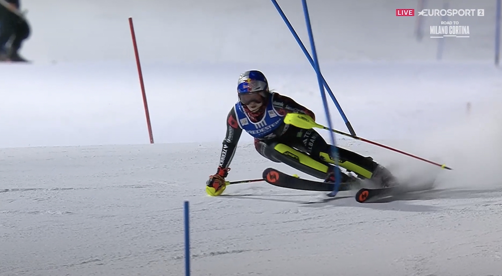 ����� ����