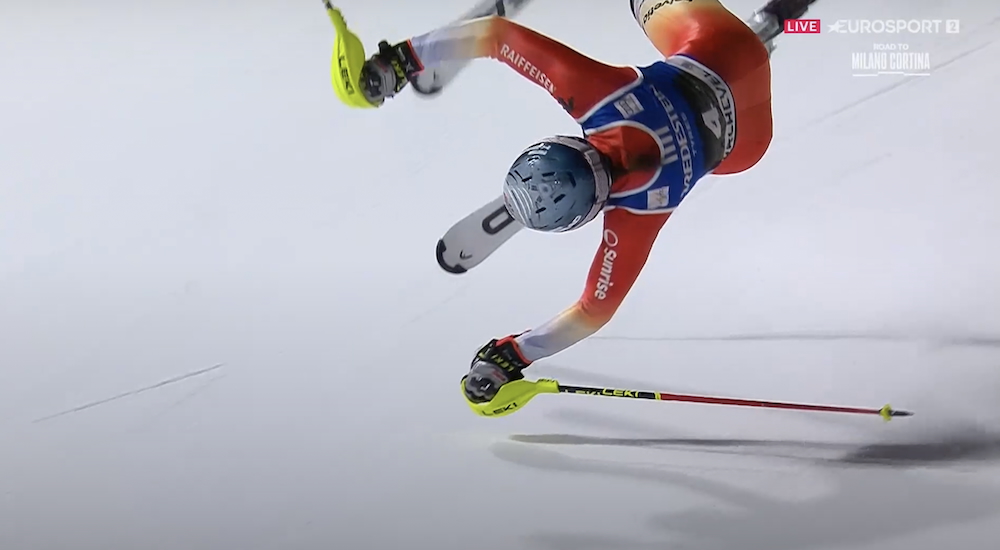 ����� ����