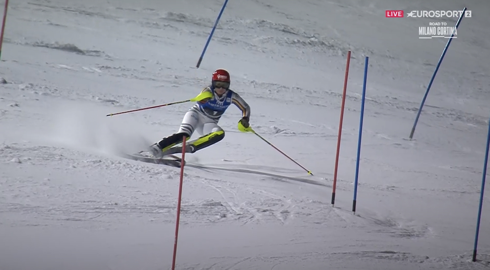 ����� ����