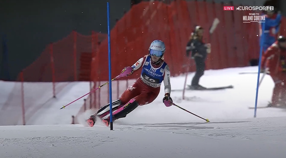 ����� ����