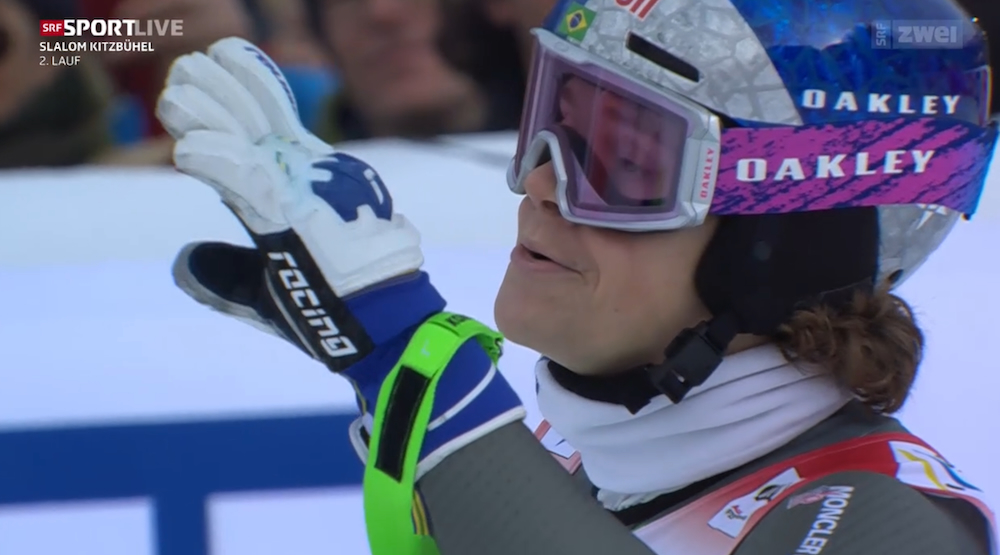 ����� ����