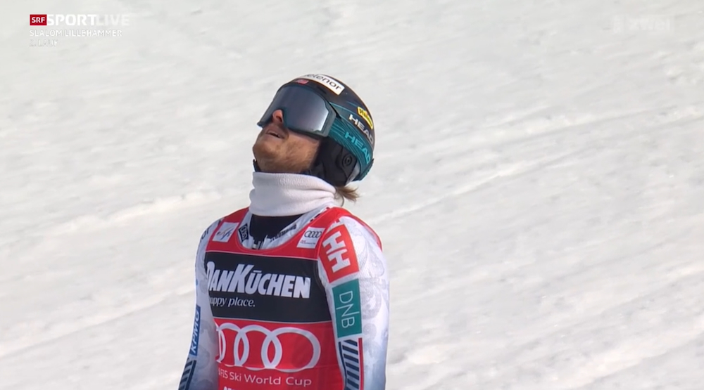 ����� ����