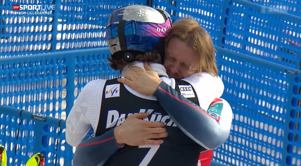 ����� ����