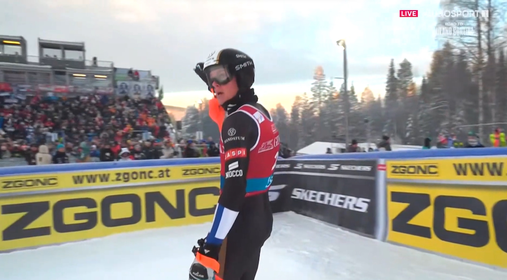 ����� ����