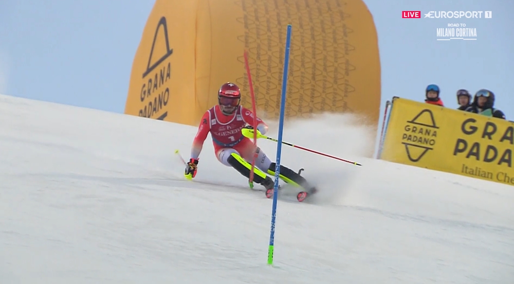 ����� ����