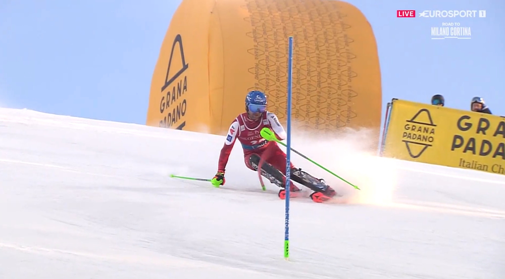 ����� ����