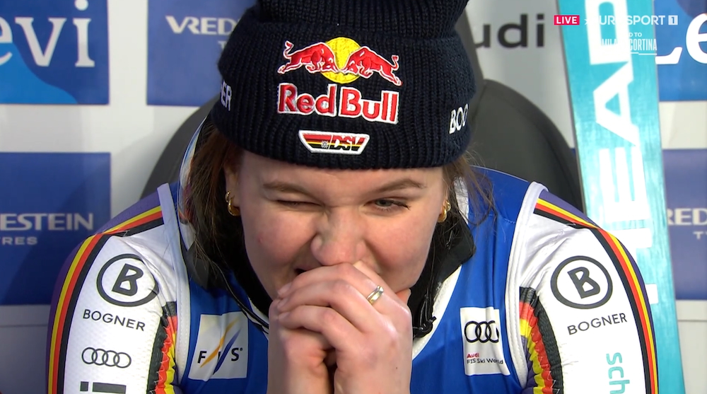 ����� ����