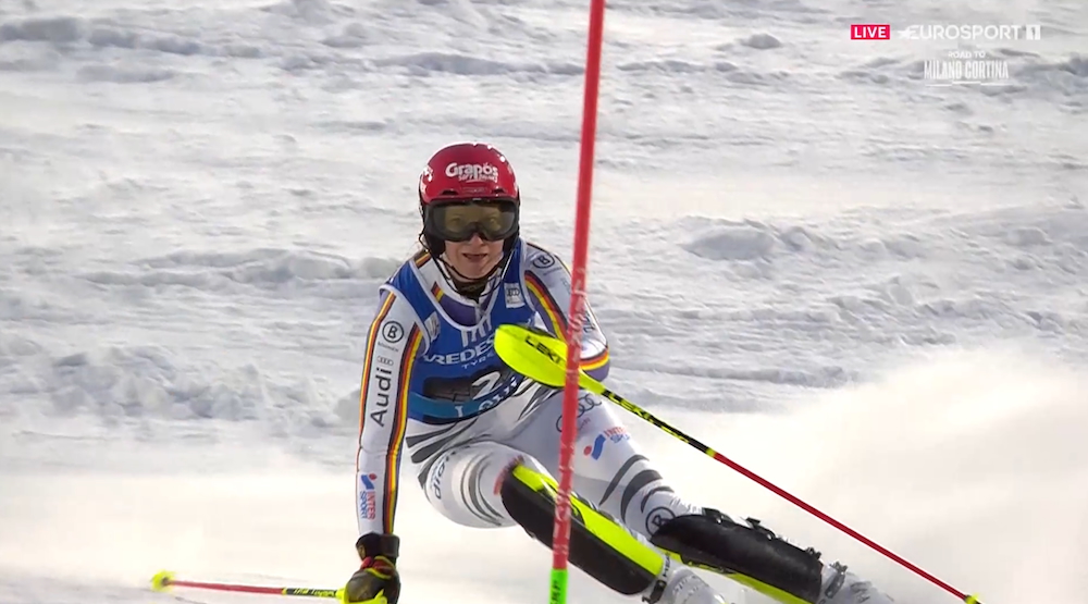 ����� ����