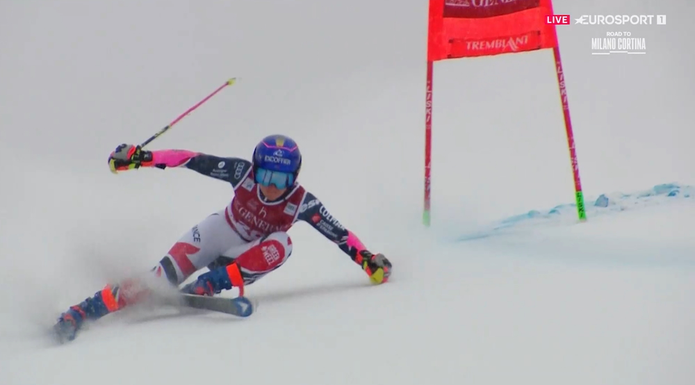 ����� ����