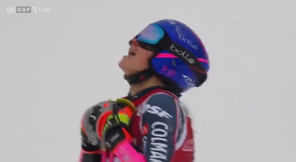 ����� ����