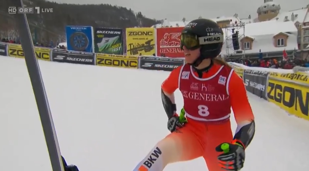 ����� ����